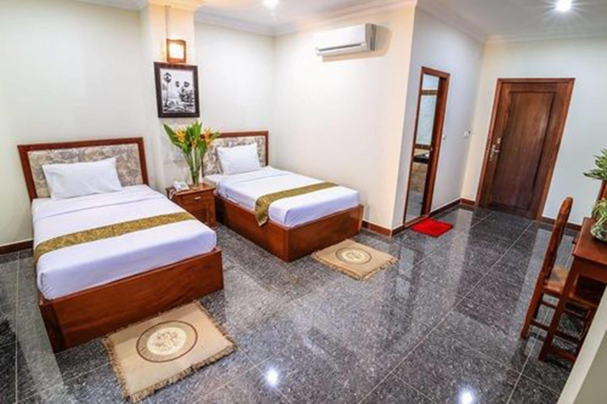 Tan Tower Hotel Phnom Penh Esterno foto