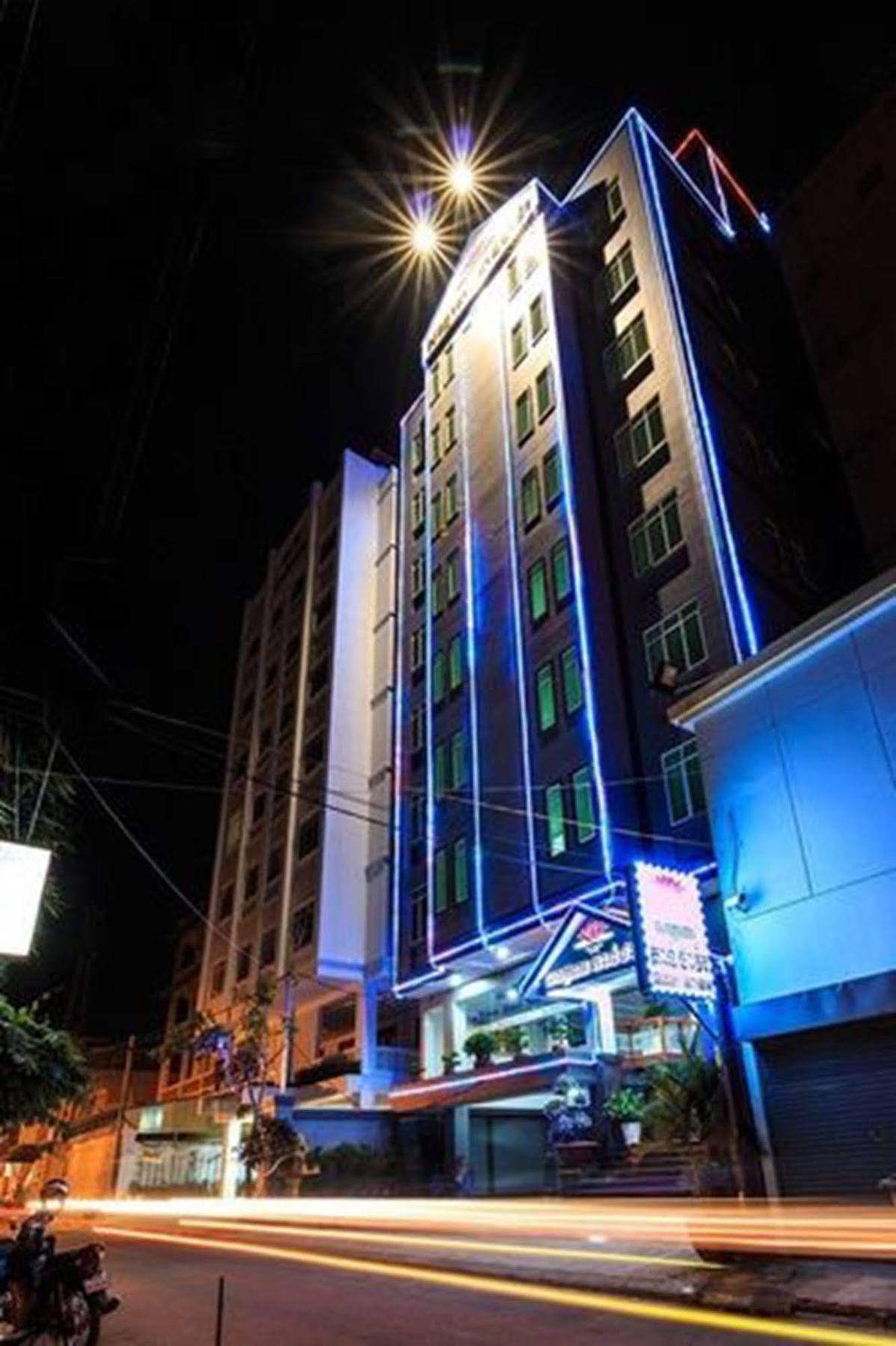Tan Tower Hotel Phnom Penh Esterno foto