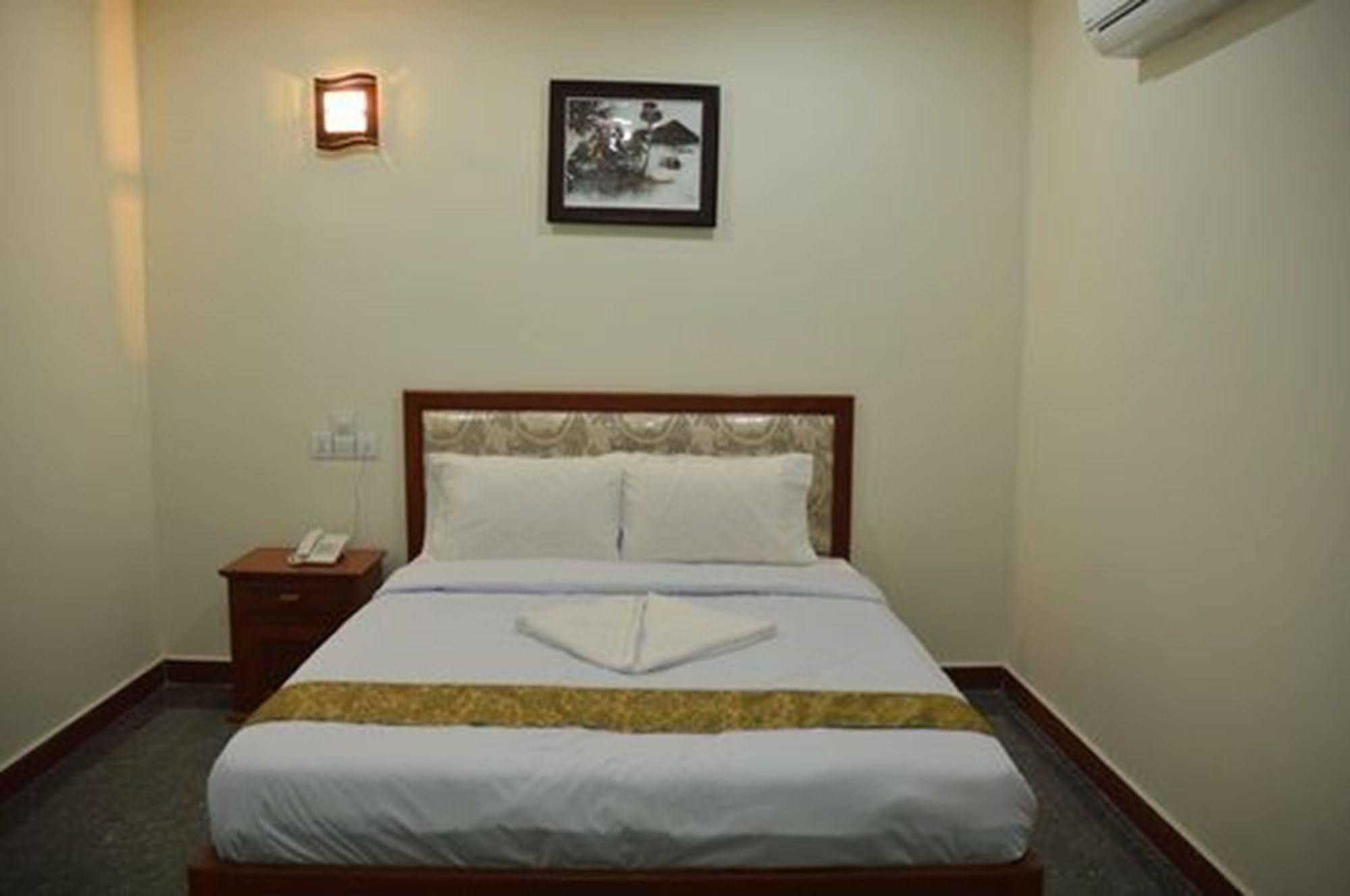 Tan Tower Hotel Phnom Penh Esterno foto